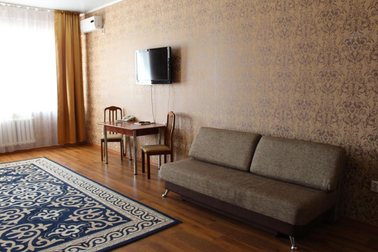 Hotel Tourist 파블로다르 외부 사진